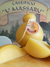 Afbeelding in Gallery-weergave laden, Caciocavallo Calabrese semistagionato - Sapuri Calabrisi
